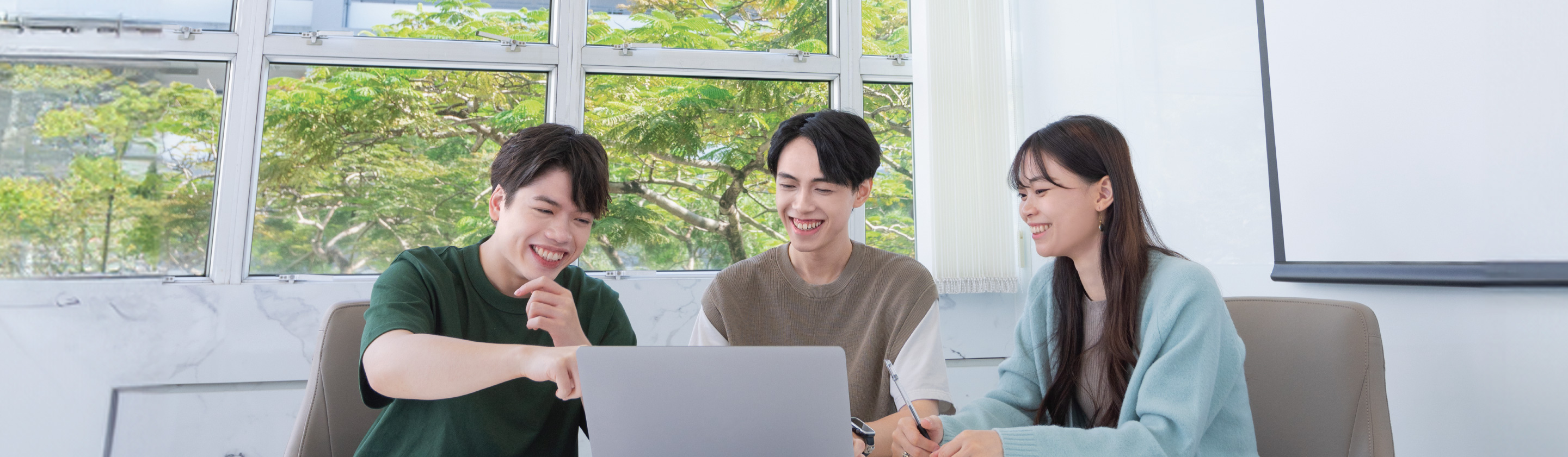 HD_topbanner_1920x560_Desktop