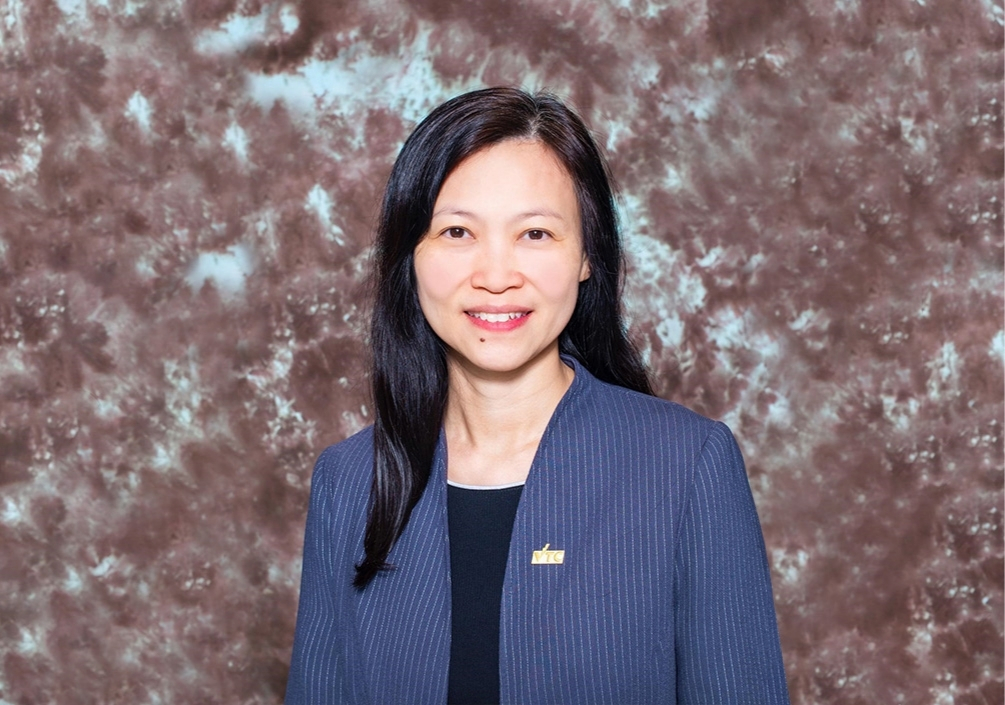 何潔宜女士